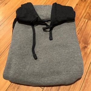 Men’s grey & black Tilly’s hoodie